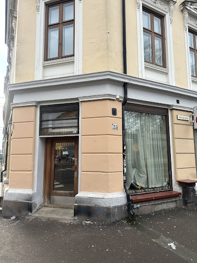 Duken Bar & Pizza: clear exterior shot of venue