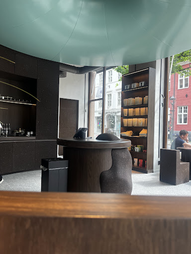 Élan: clear shot of venue interior