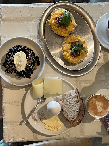 Frida Bakery: appetizing, high-quality breakfast food photo