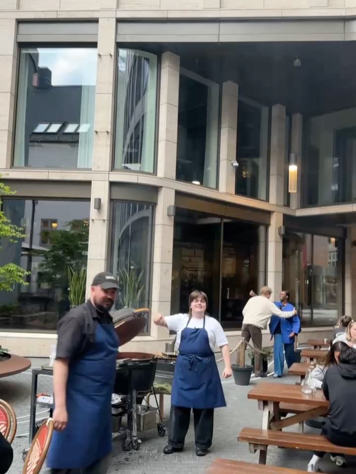 Kafeteria August: staff and venue atmosphere