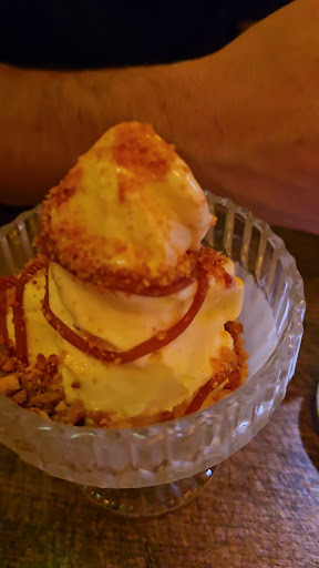 Le Benjamin: appetizing photo of restaurant dessert