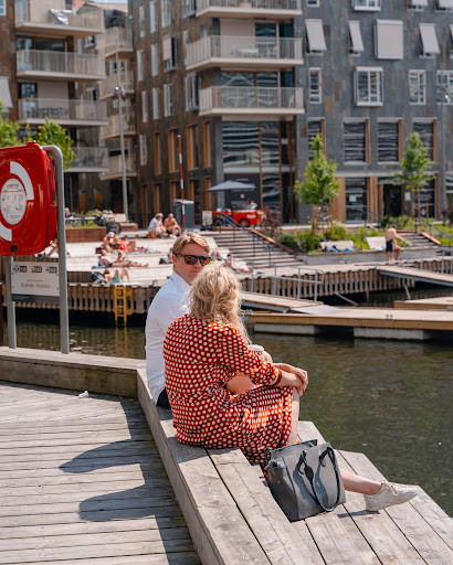 Libertine Vannkunsten: inviting outdoor venue atmosphere