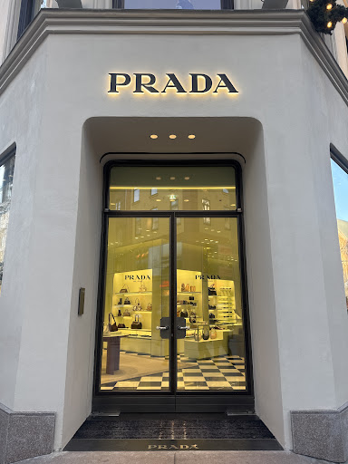 Prada Oslo: high quality storefront photo
