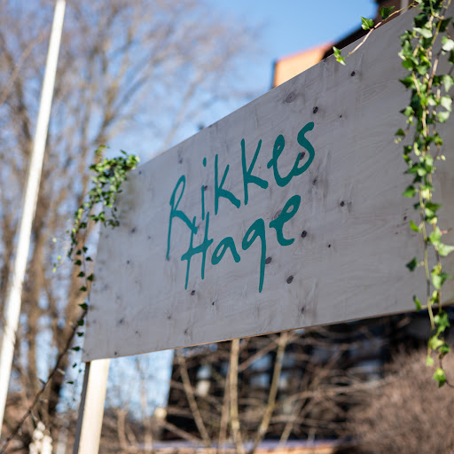 Rikkes Hage: clear signage of the venue