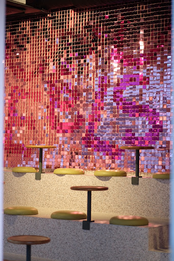 Talormade: attractive interior and vibrant atmosphere