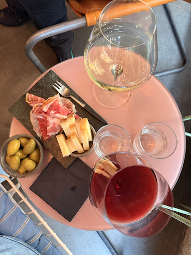 Territoriet: appetizing shot of bar snacks