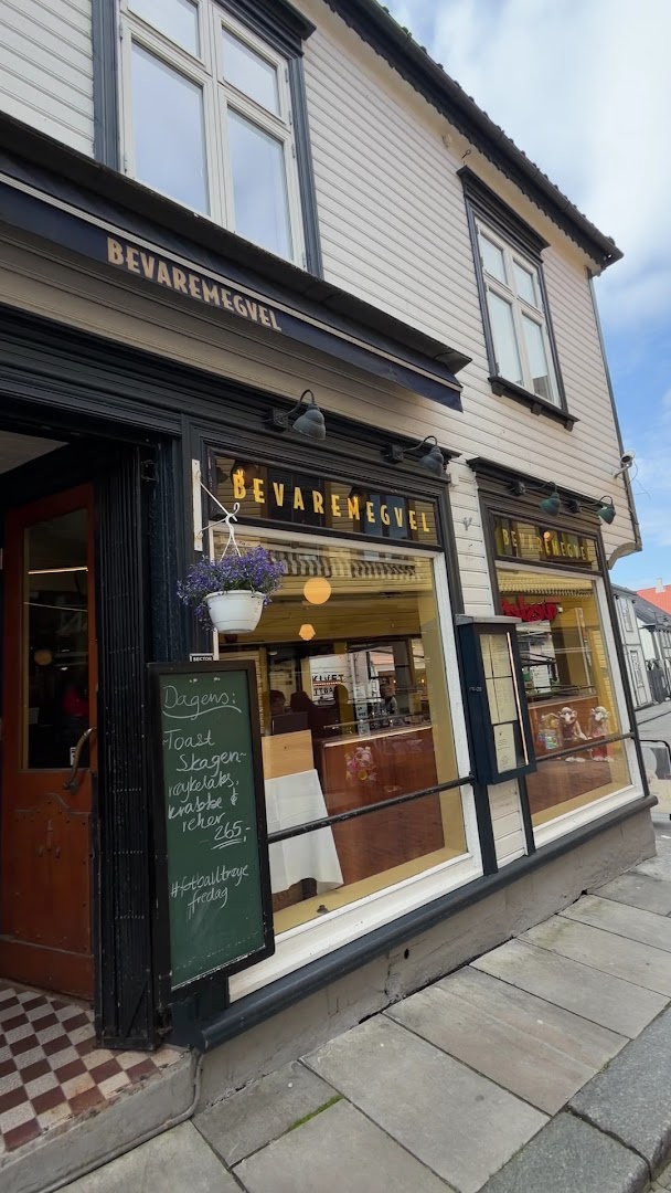 Bevaremegvel: clear exterior shot of restaurant