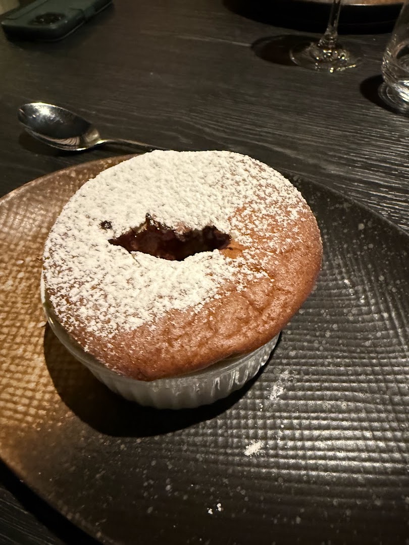Broken: appetizing photo of restaurant dessert