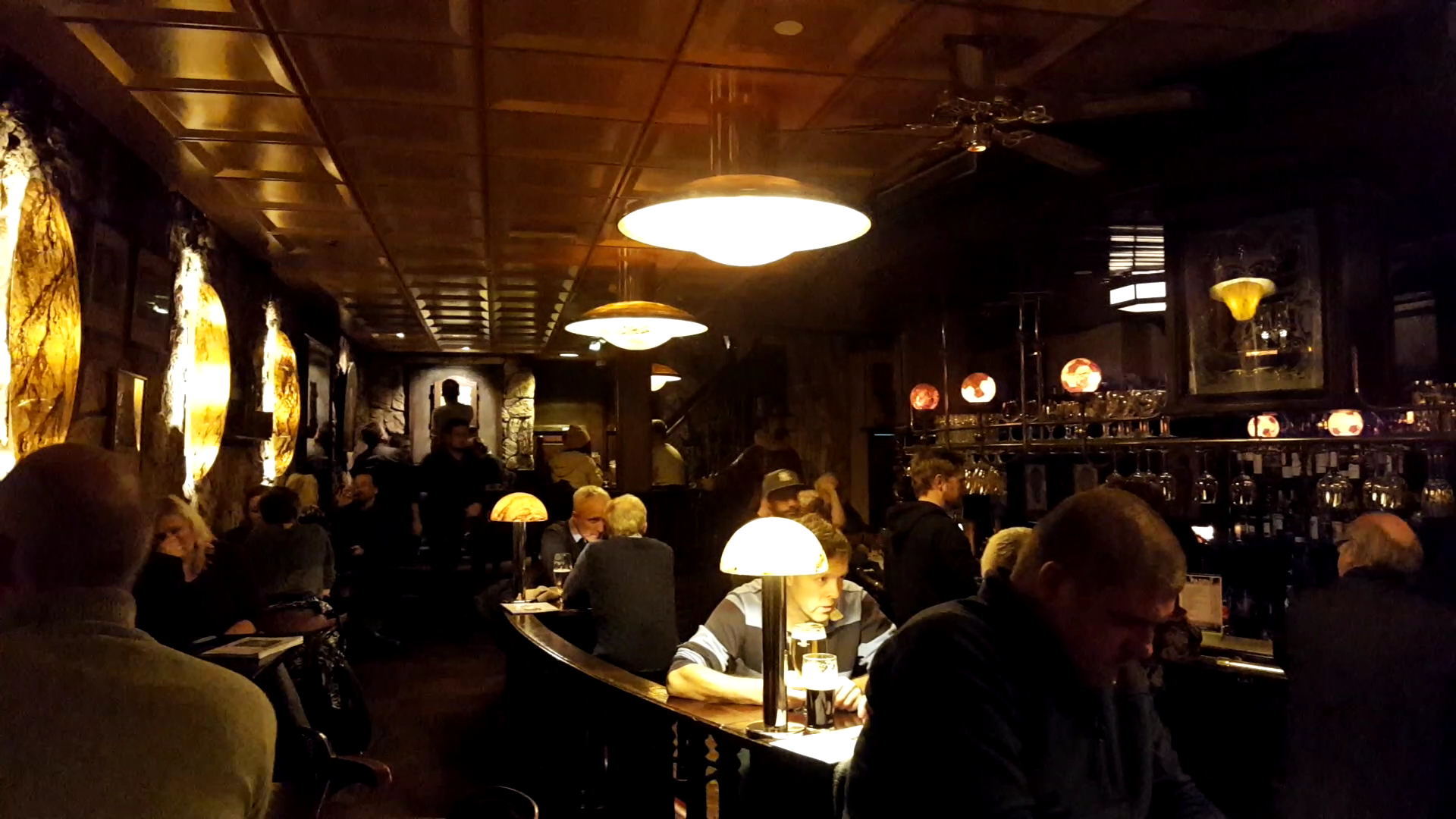 Cardinal: bar's cozy atmosphere