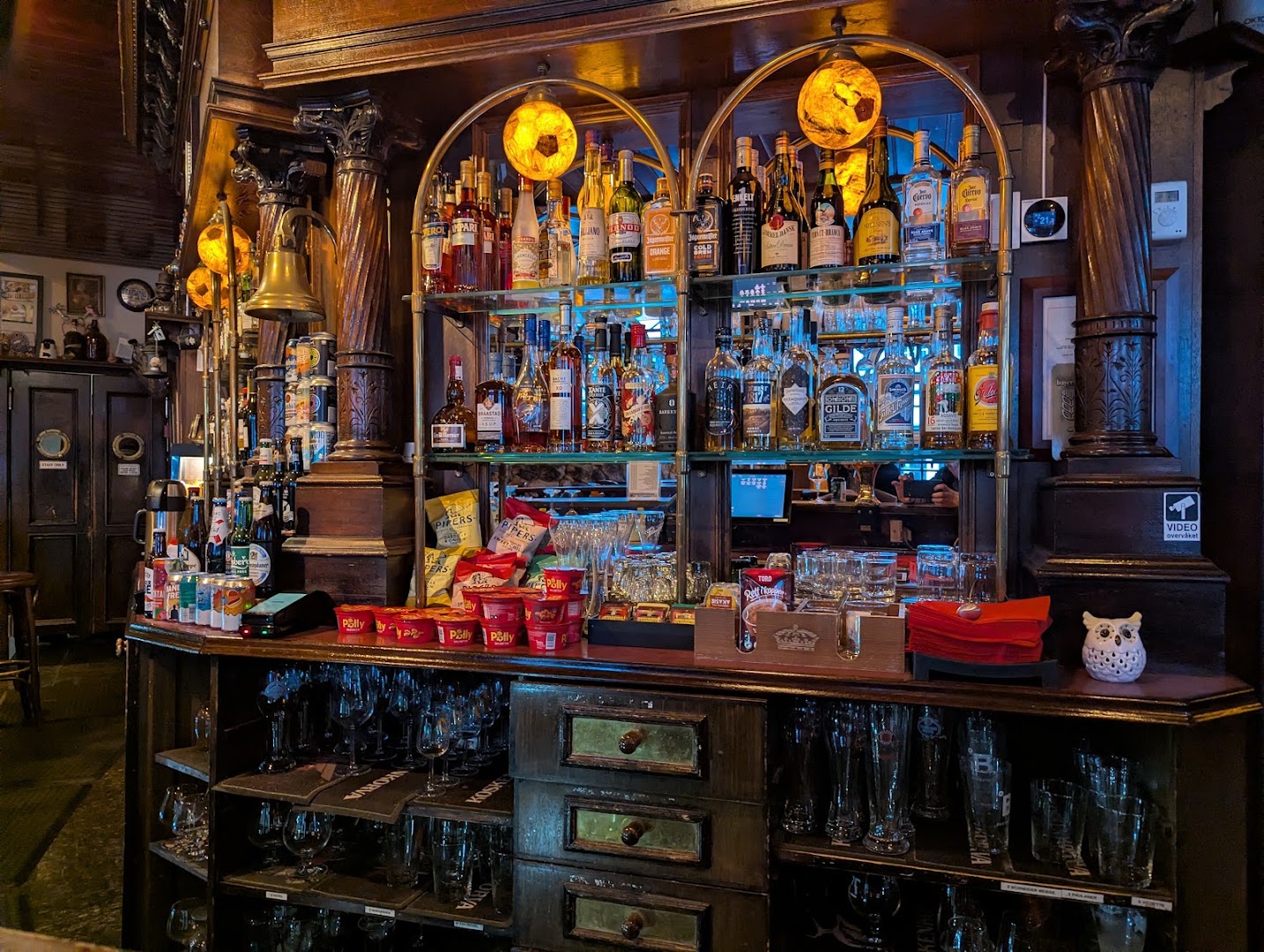 Cardinal: high quality bar interior shot