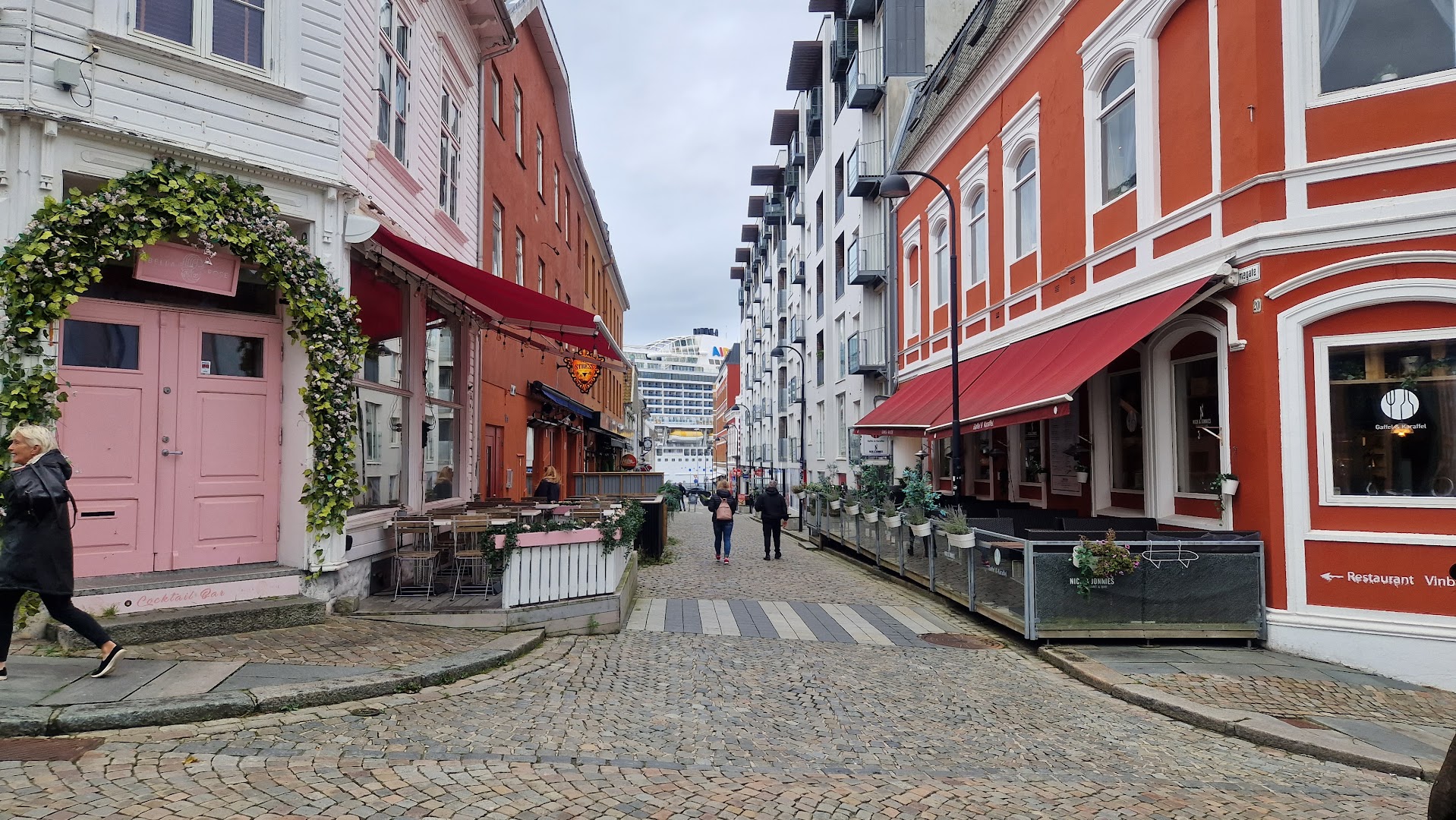 Gaffel & Karaffel: restaurant exterior and atmosphere