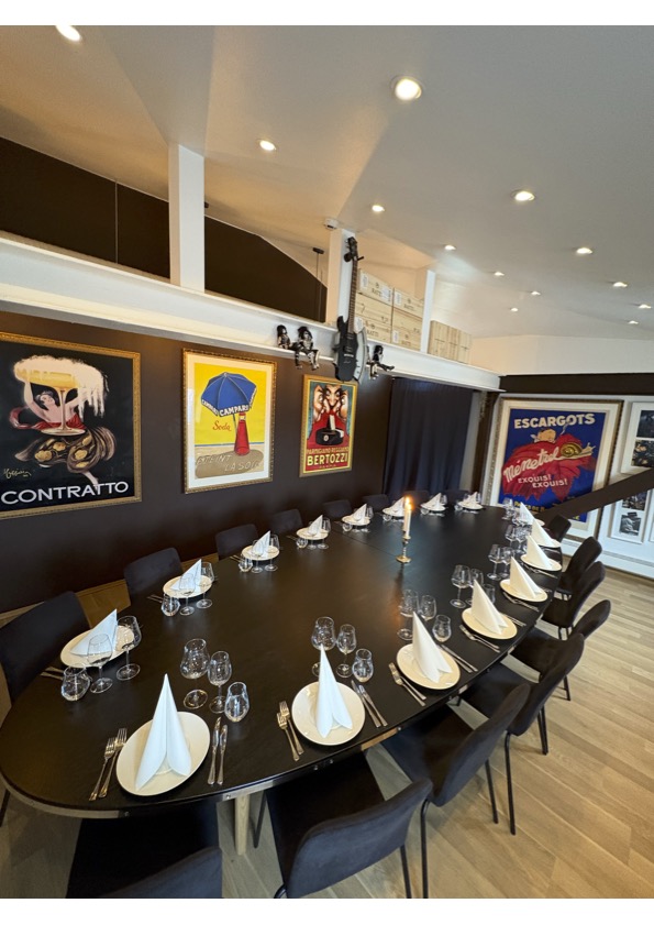 Gaffel & Karaffel: inviting restaurant interior atmosphere