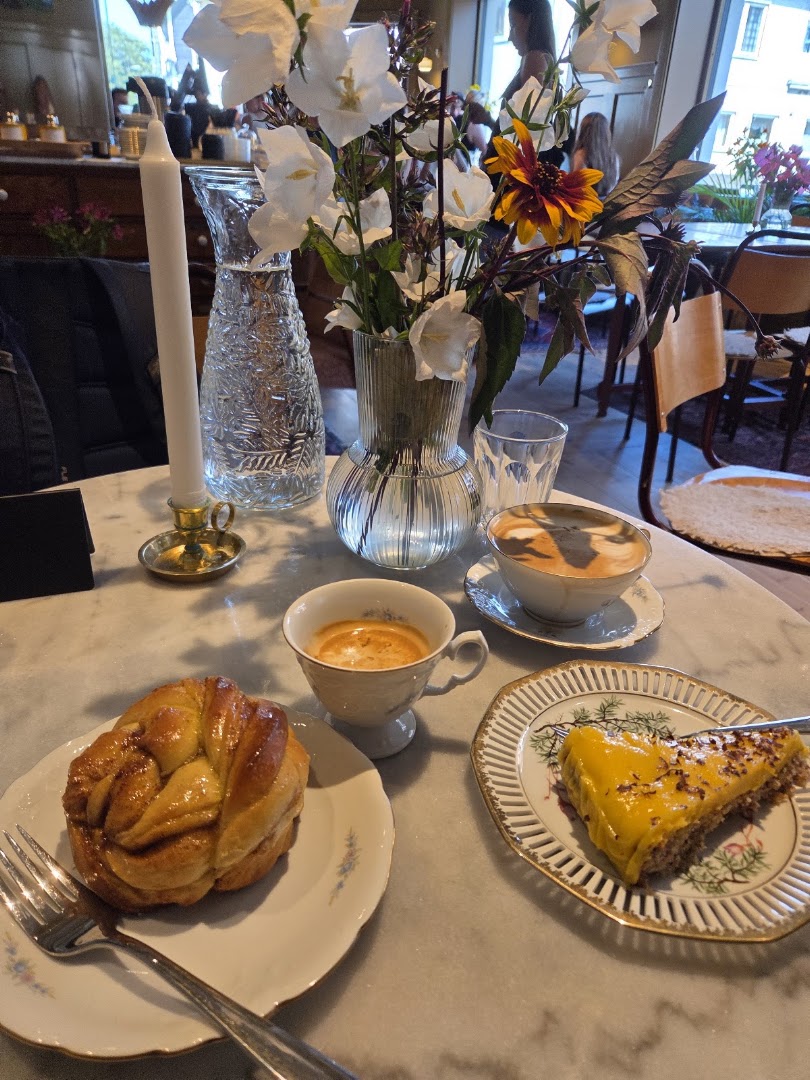 Helmer Storhaug: appealing shot of food and atmosphere