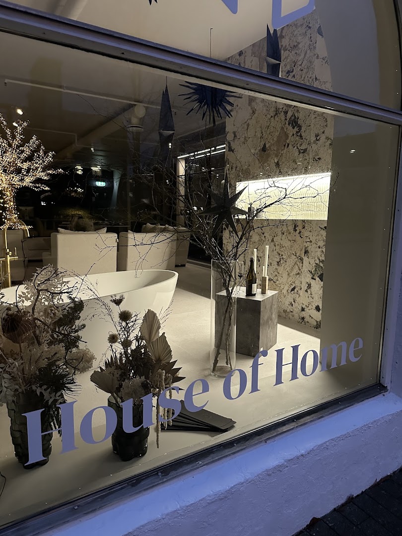 House of Home: clear, professional shop window display