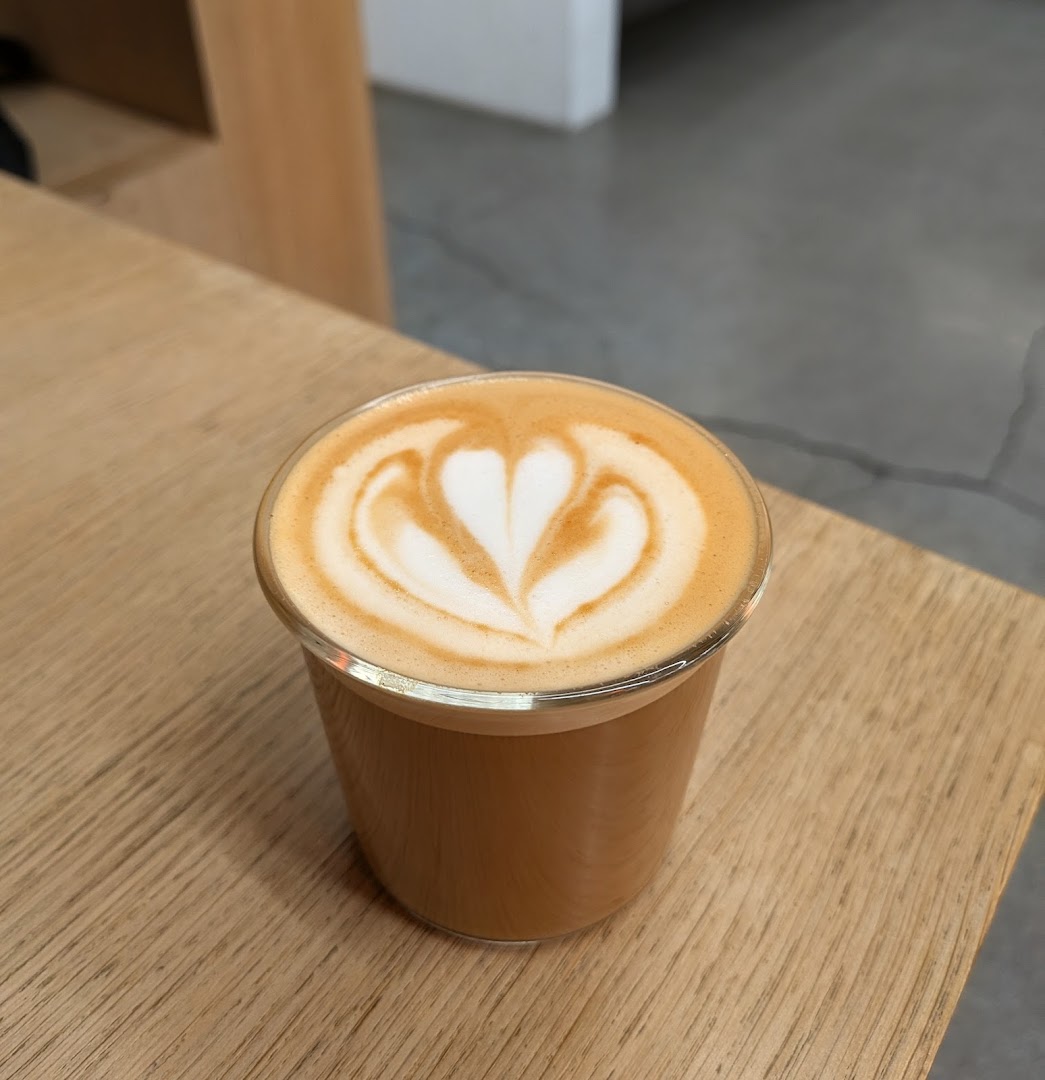 Kokko: high quality latte art photo