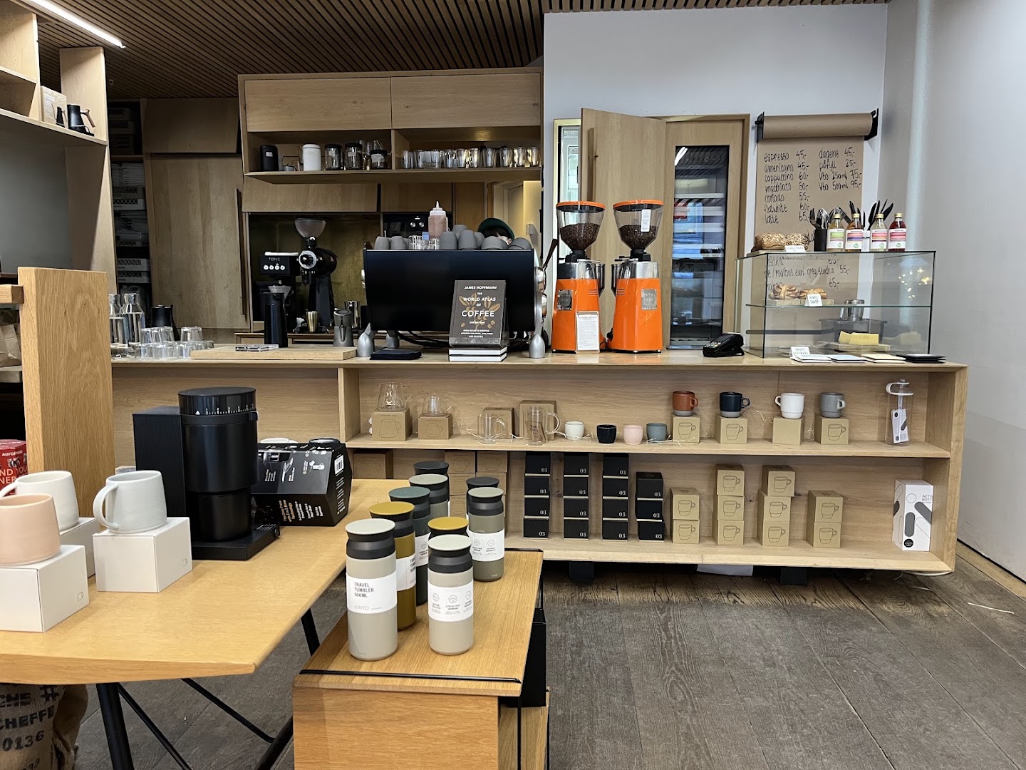 Kokko: clear, professional interior shot