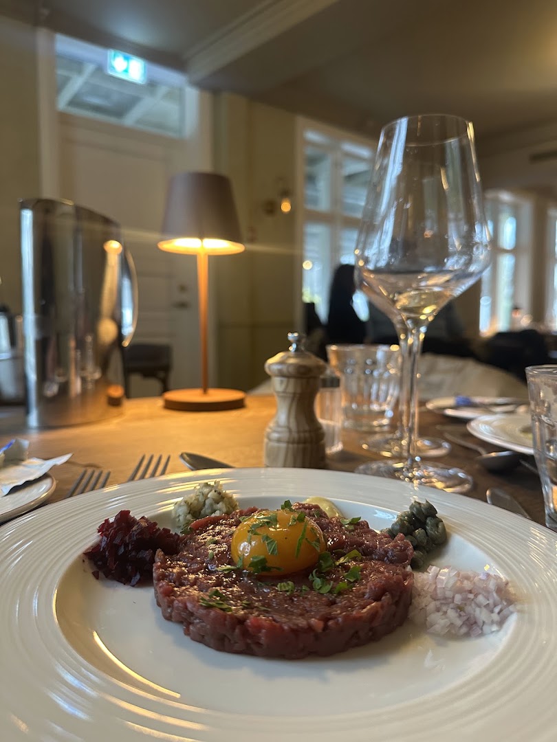 Le père: appetizing food photo with atmosphere