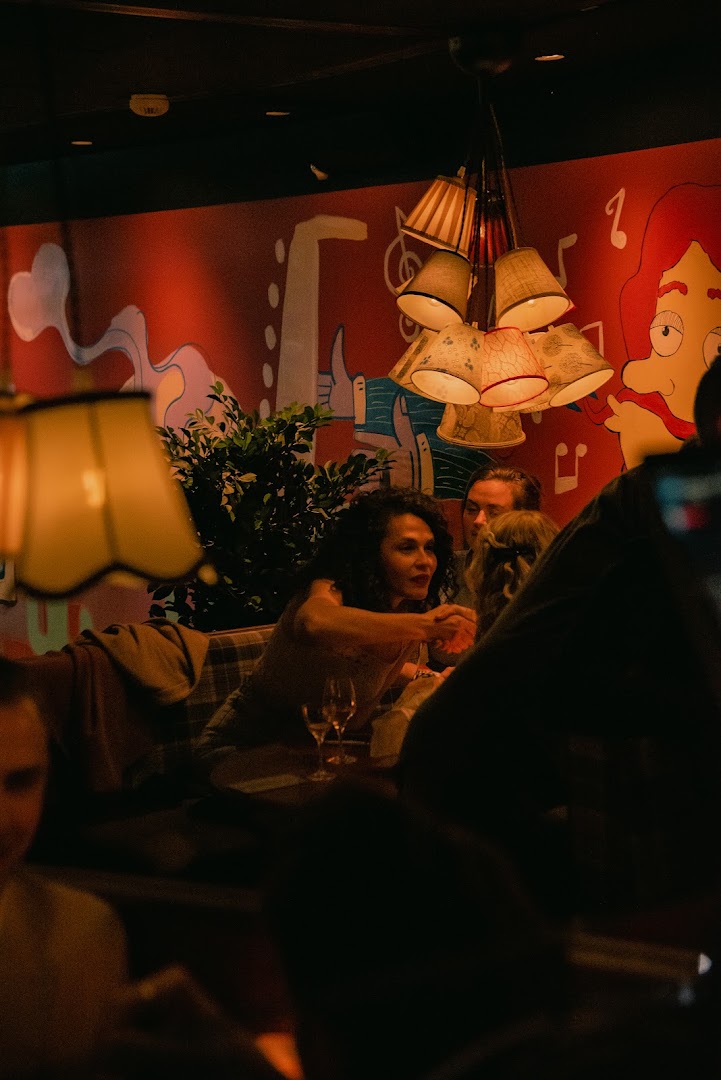 No Stress: authentic bar atmosphere well