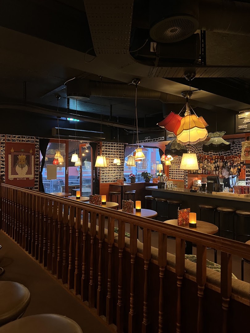 No Stress: clear shot of bar interior