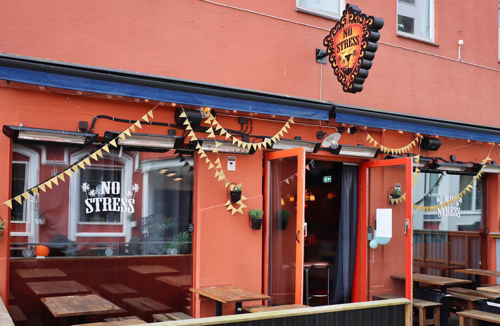 No Stress: clear exterior shot of venue