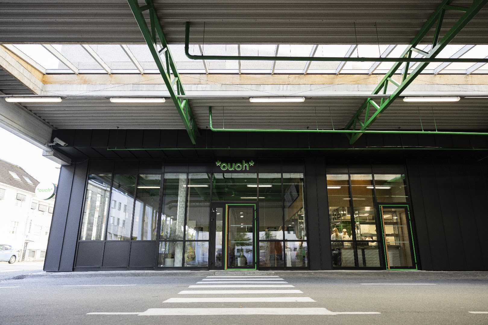Ouch Burger: clear exterior shot of restaurant