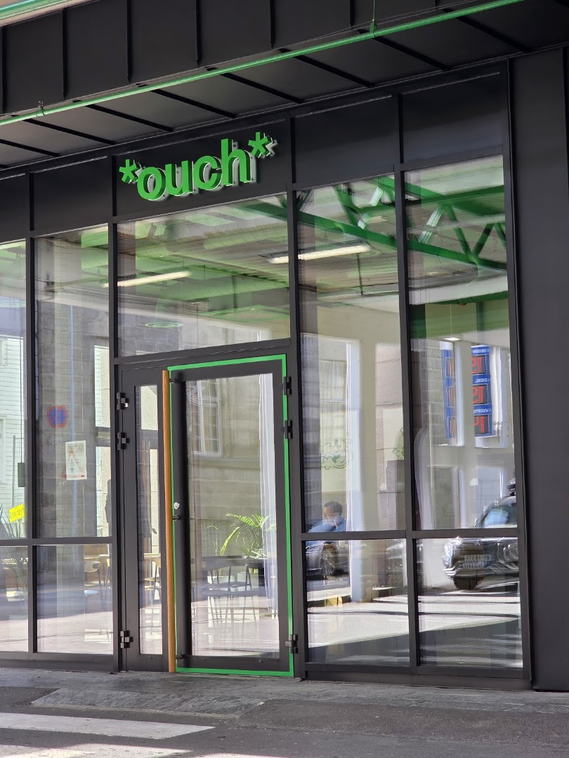 Ouch Burger: clear exterior shot of restaurant