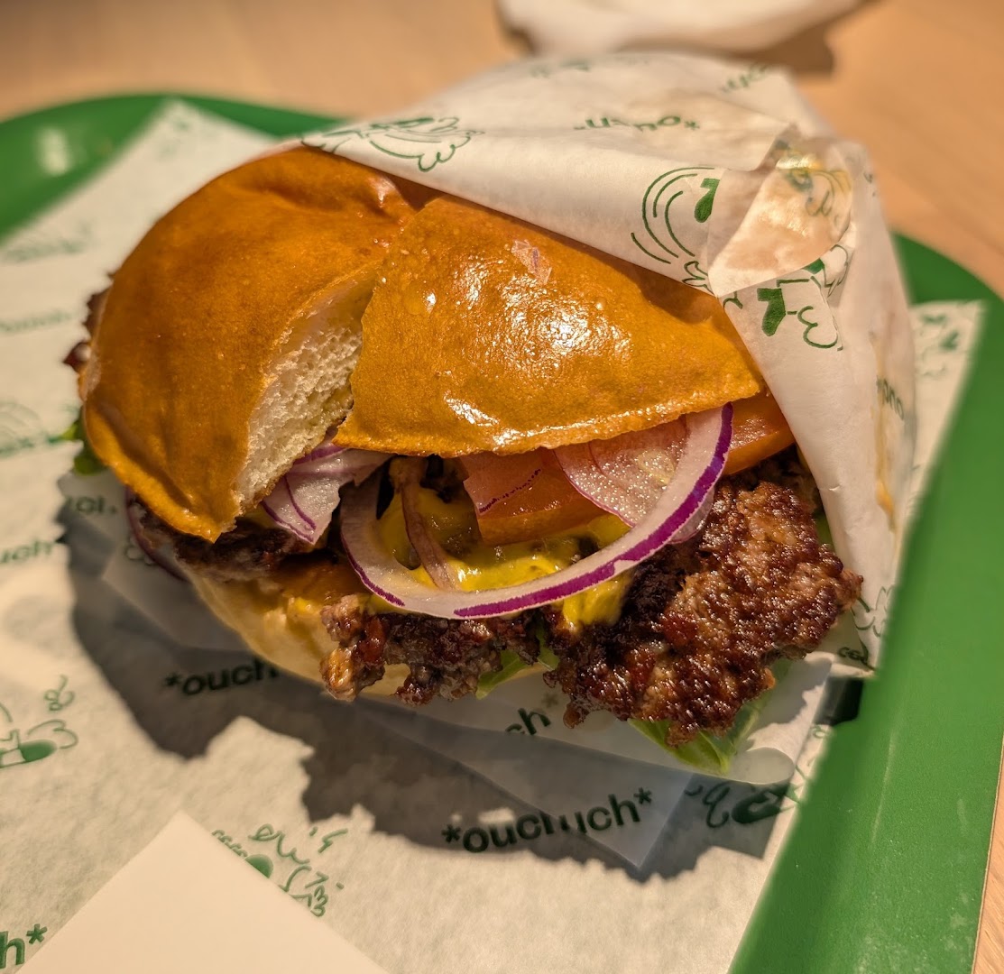 Ouch Burger: appetizing, high-quality food photo