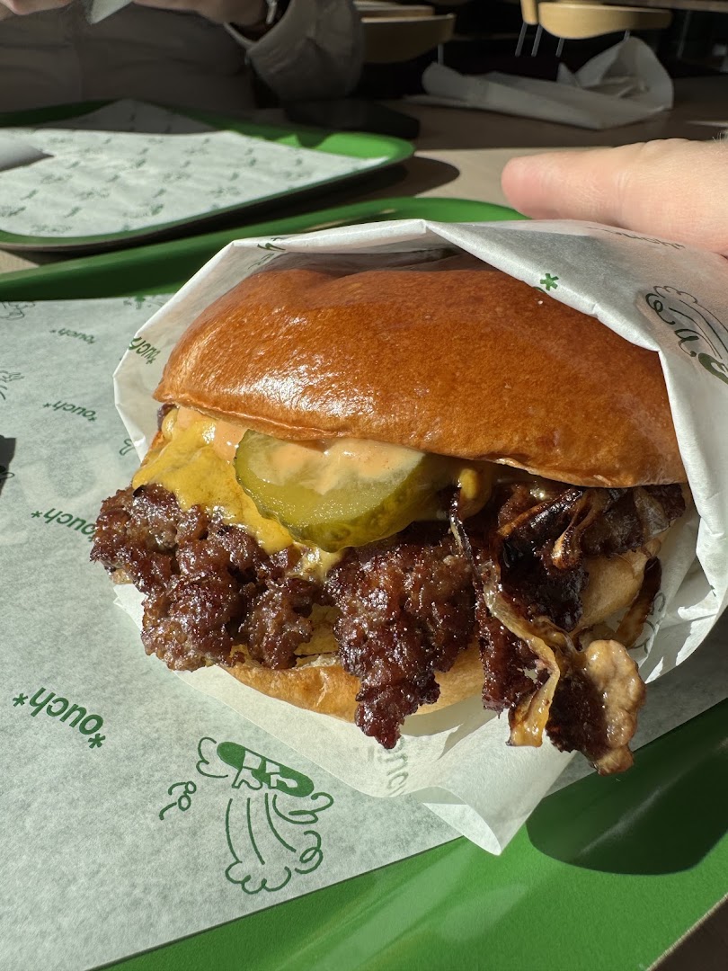 Ouch Burger: appetizing, high-quality food photo