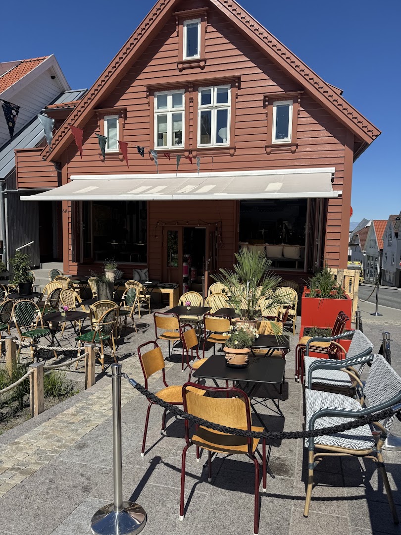 Palmen Bar: clear, inviting outdoor terrace photo