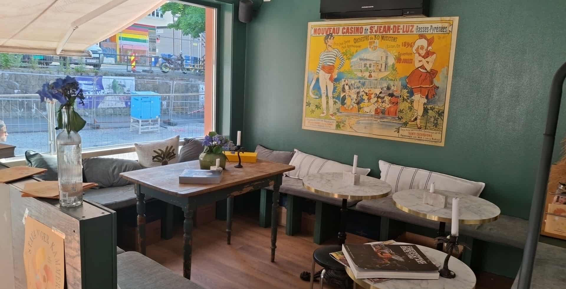 Palmen Bar: inviting and clear interior shot