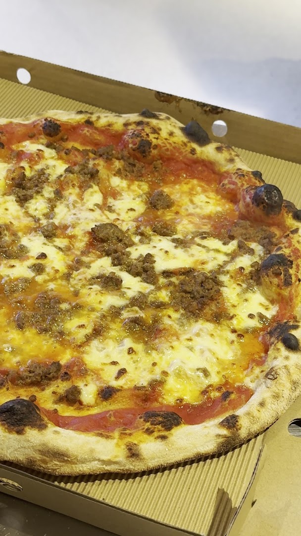 Panzanella Pizzeria: appetizing photo of restaurant pizza