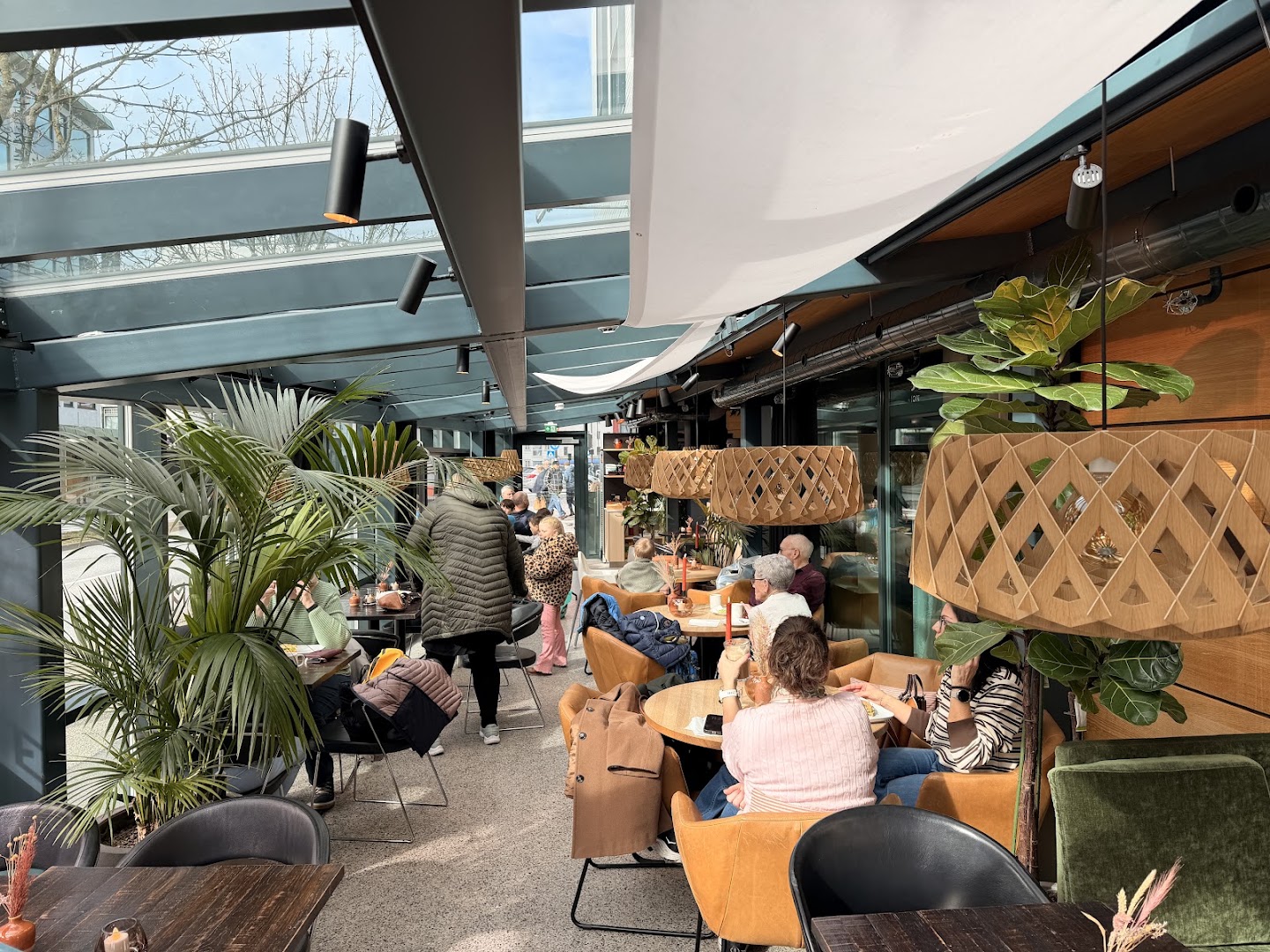 Selma Kafé & Konditori: inviting and professional venue atmosphere