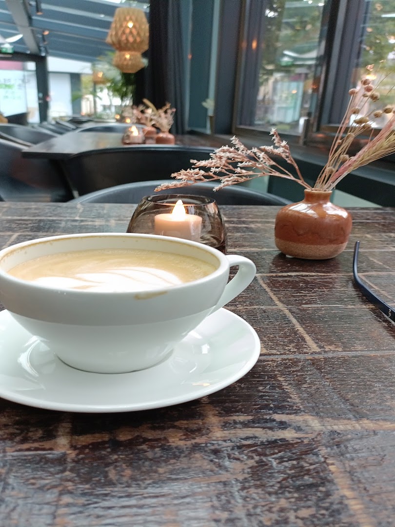 Selma Kafé & Konditori: inviting cafe atmosphere and coffee