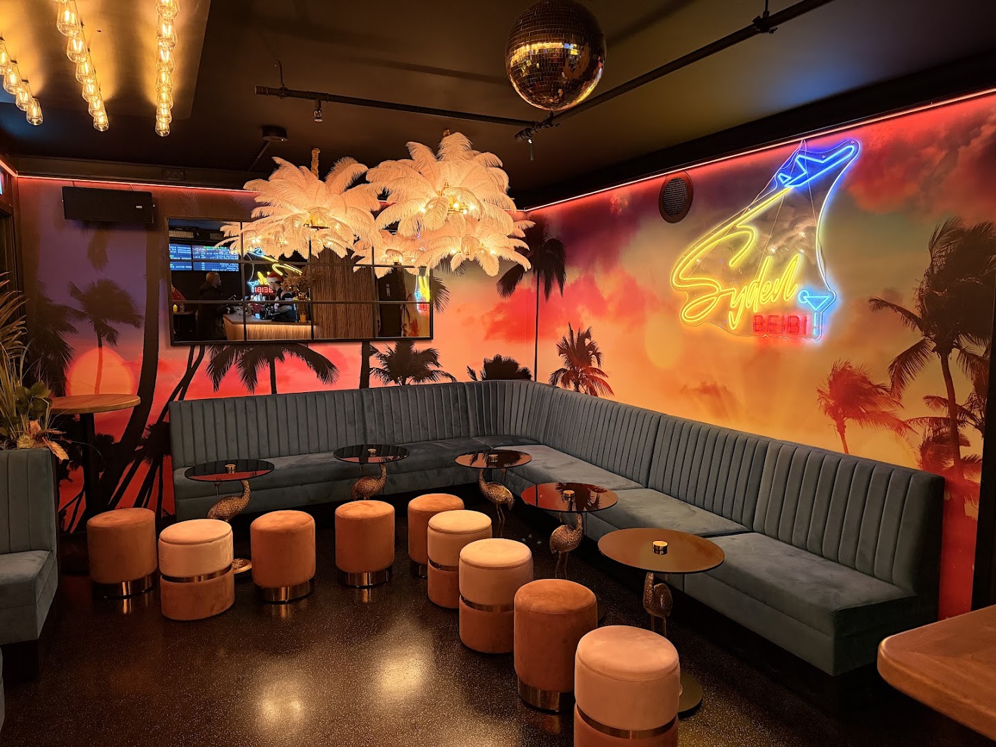 Syden, Beibi: attractive interior and atmosphere