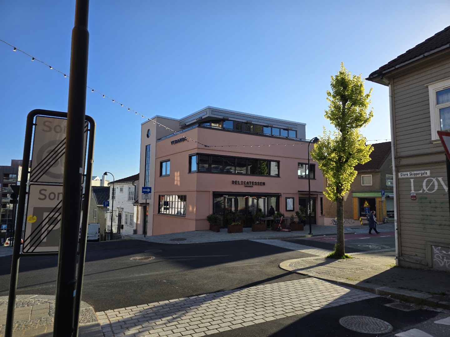 Veranda Vinbar: clear exterior shot of venue