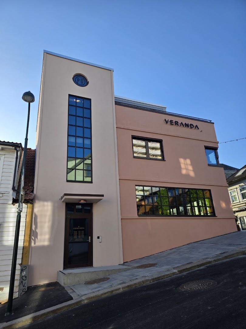 Veranda Vinbar: clear exterior shot of venue