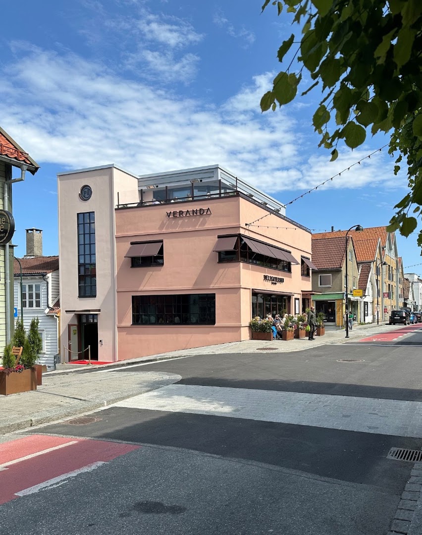 Veranda Vinbar: clear exterior shot of venue