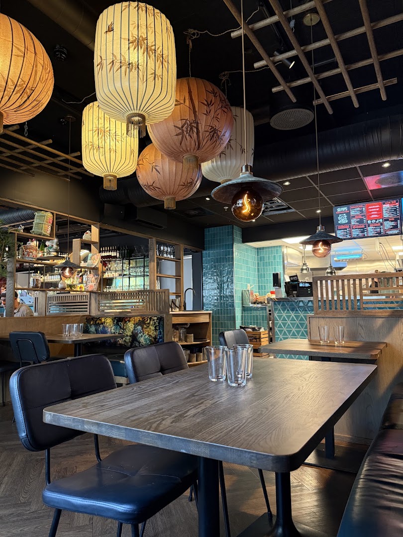 Yips: inviting restaurant interior atmosphere