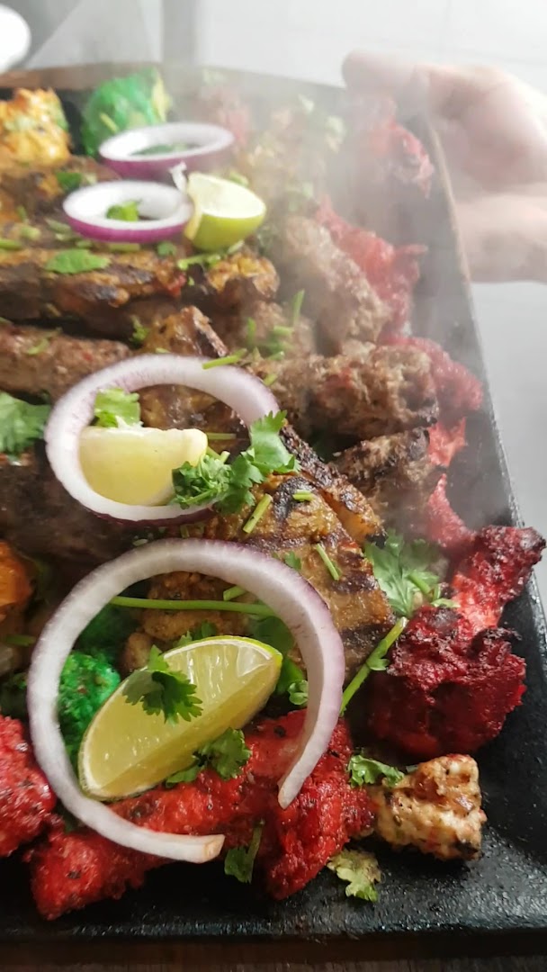Zouq: appetizing photo of restaurant food