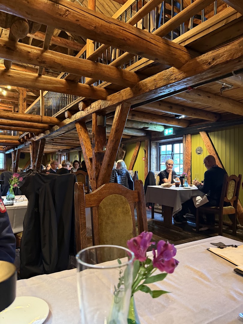 Børsen Spiseri: inviting atmosphere and interior shot