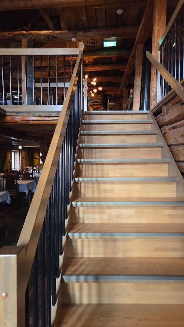 Børsen Spiseri: inviting restaurant interior atmosphere