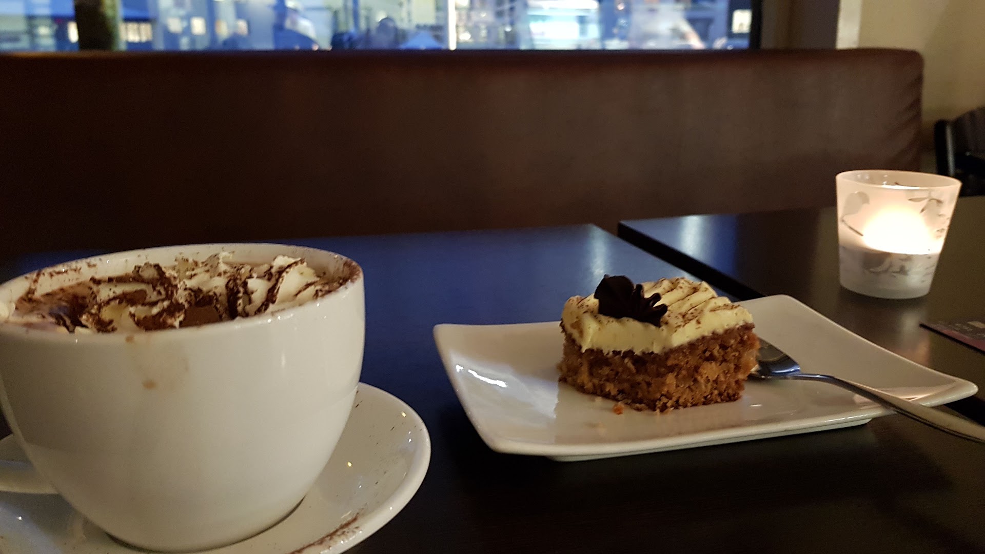 Duus Matverk: appetizing food and drink presentation
