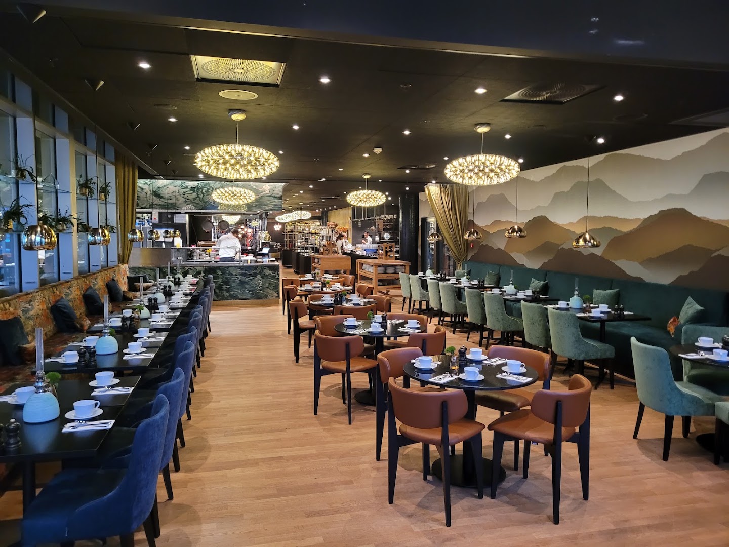 Paleo Arctic: high quality interior restaurant shot