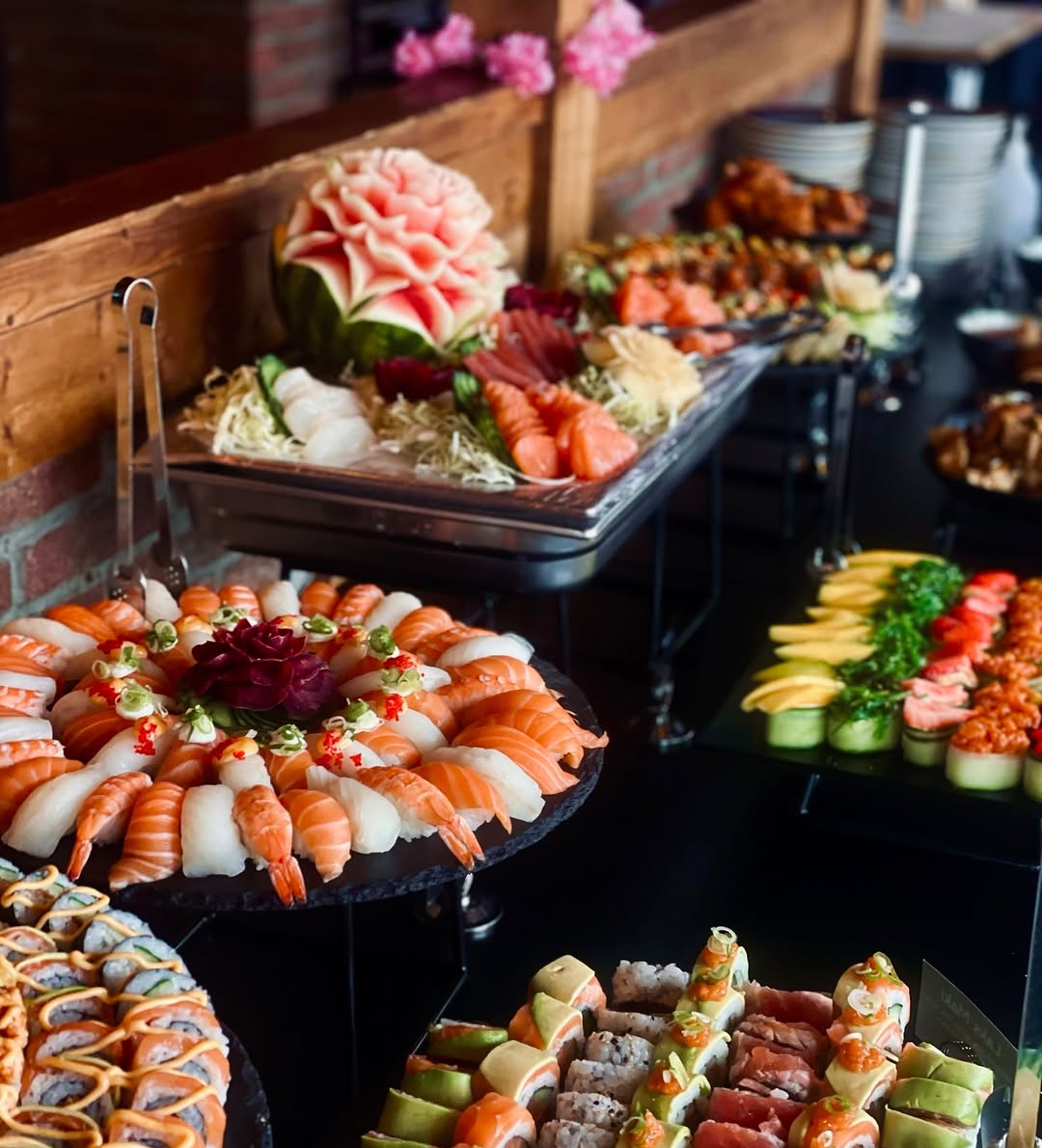 Sakura Sushi: appetizing display of sushi buffet