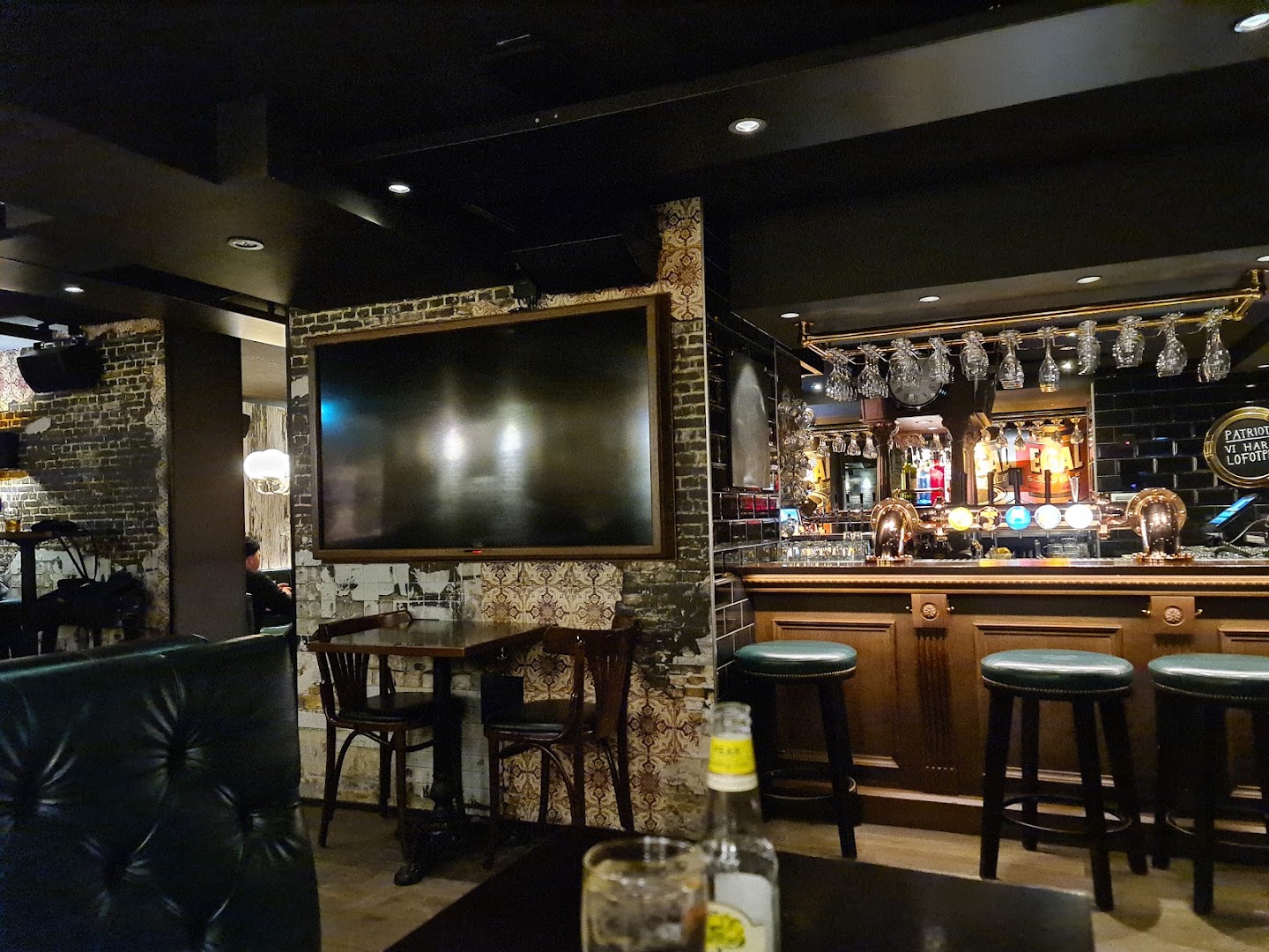 Styrhuset Pub: clear, inviting interior atmosphere