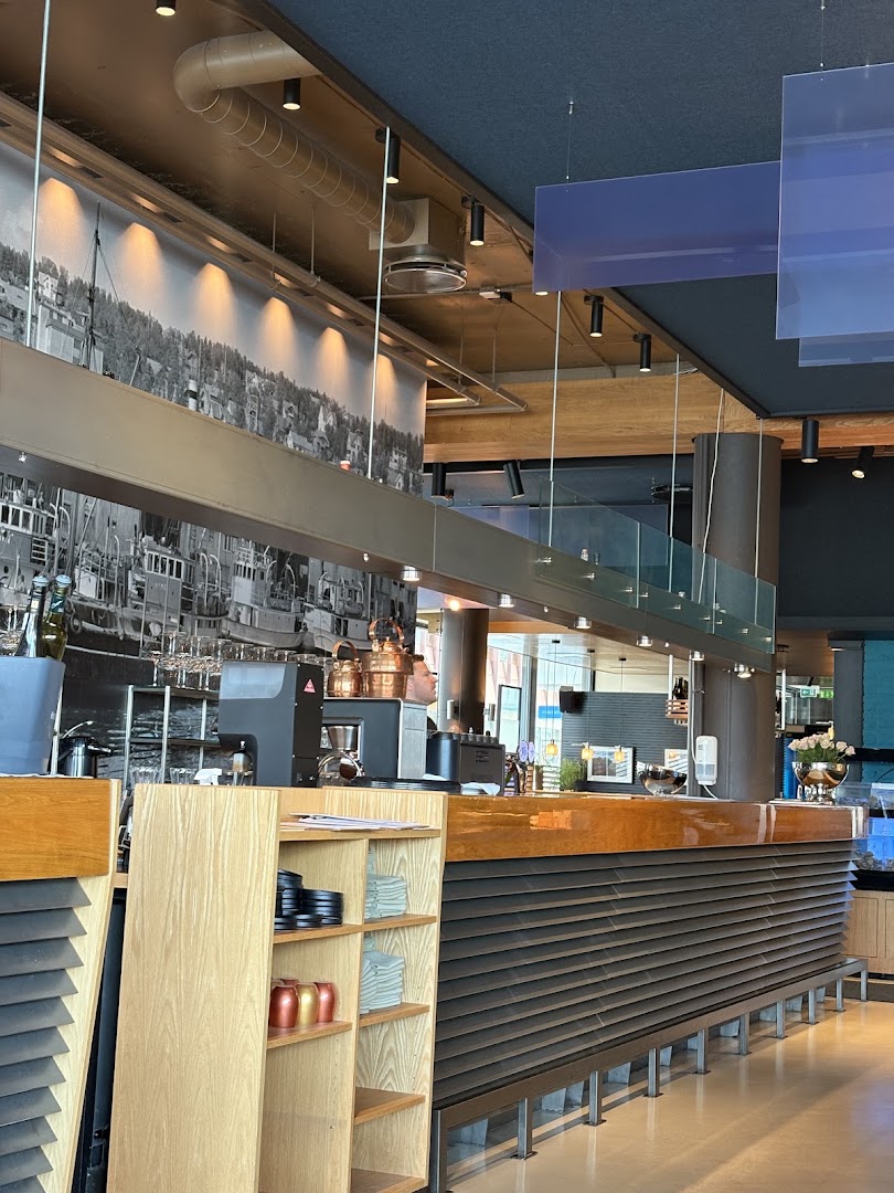 Fiskekompaniet: clear shot of restaurant interior