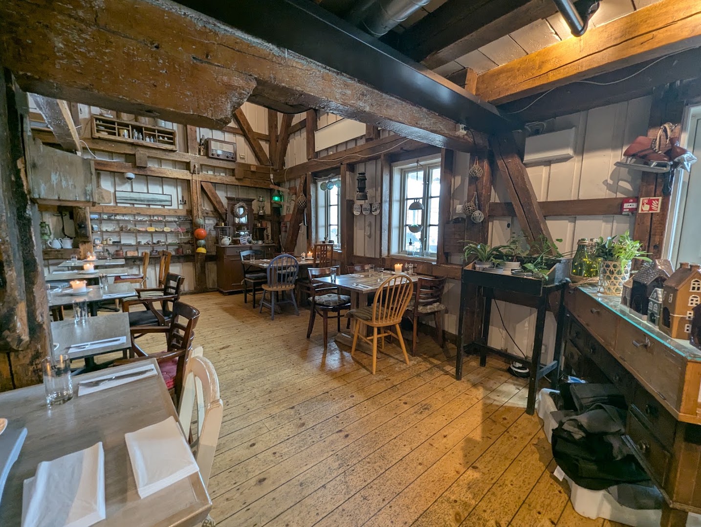 Full Steam: inviting restaurant interior atmosphere