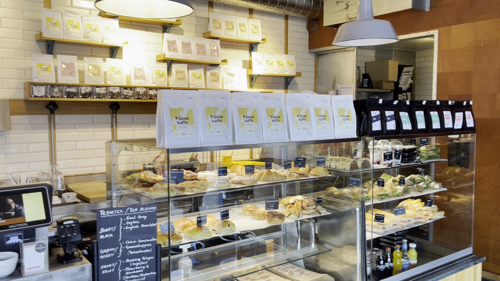Kaffebønna: clear view of venue products