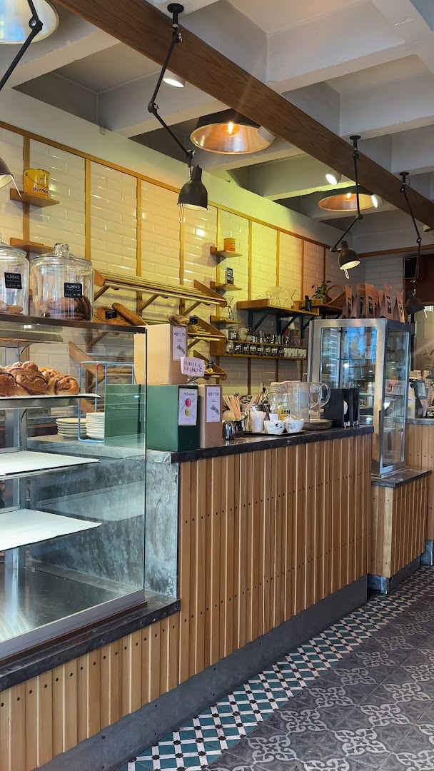 Kaffebønna: clear, professional interior shot