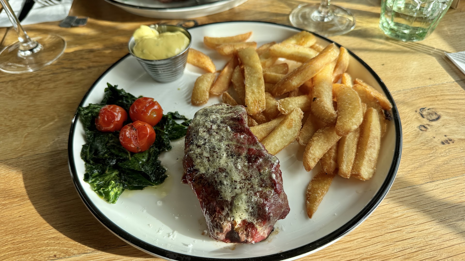 KULL Bar & Grill: appetizing, high-quality food photo
